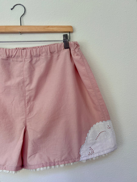 Dainty Doily Short